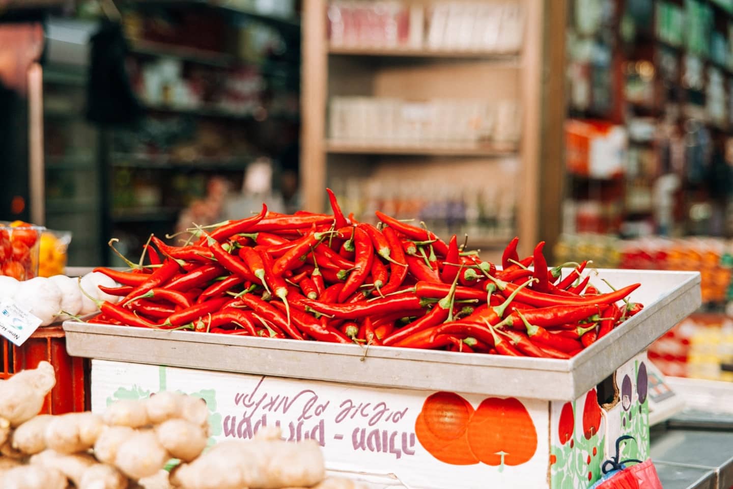 am Markt angebotene Chilischoten