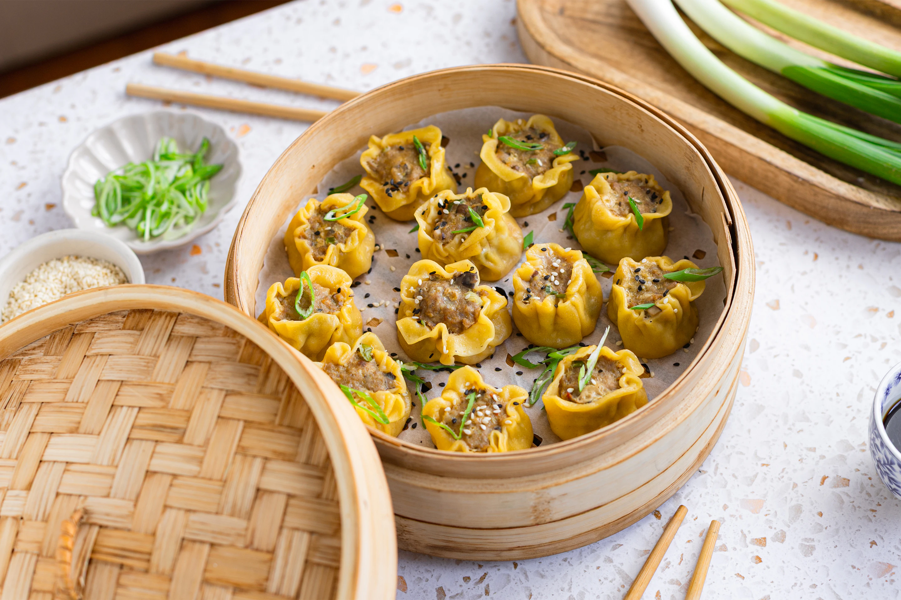 Дъмплинги със свинско месо и гъби шийтаке